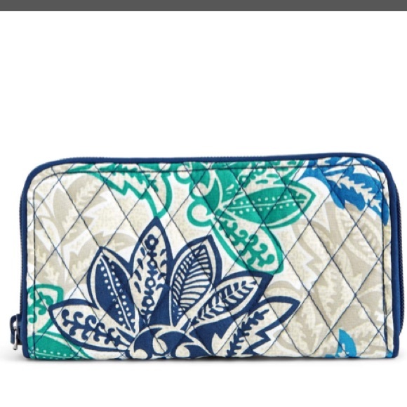 Vera Bradley Grab n Go Wristlet - Picture 8 of 8